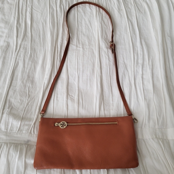 Tory Burch Amanda Logo Leather Fold-Over Clutch Crossbody Bag in Camel - Picture 2 of 9